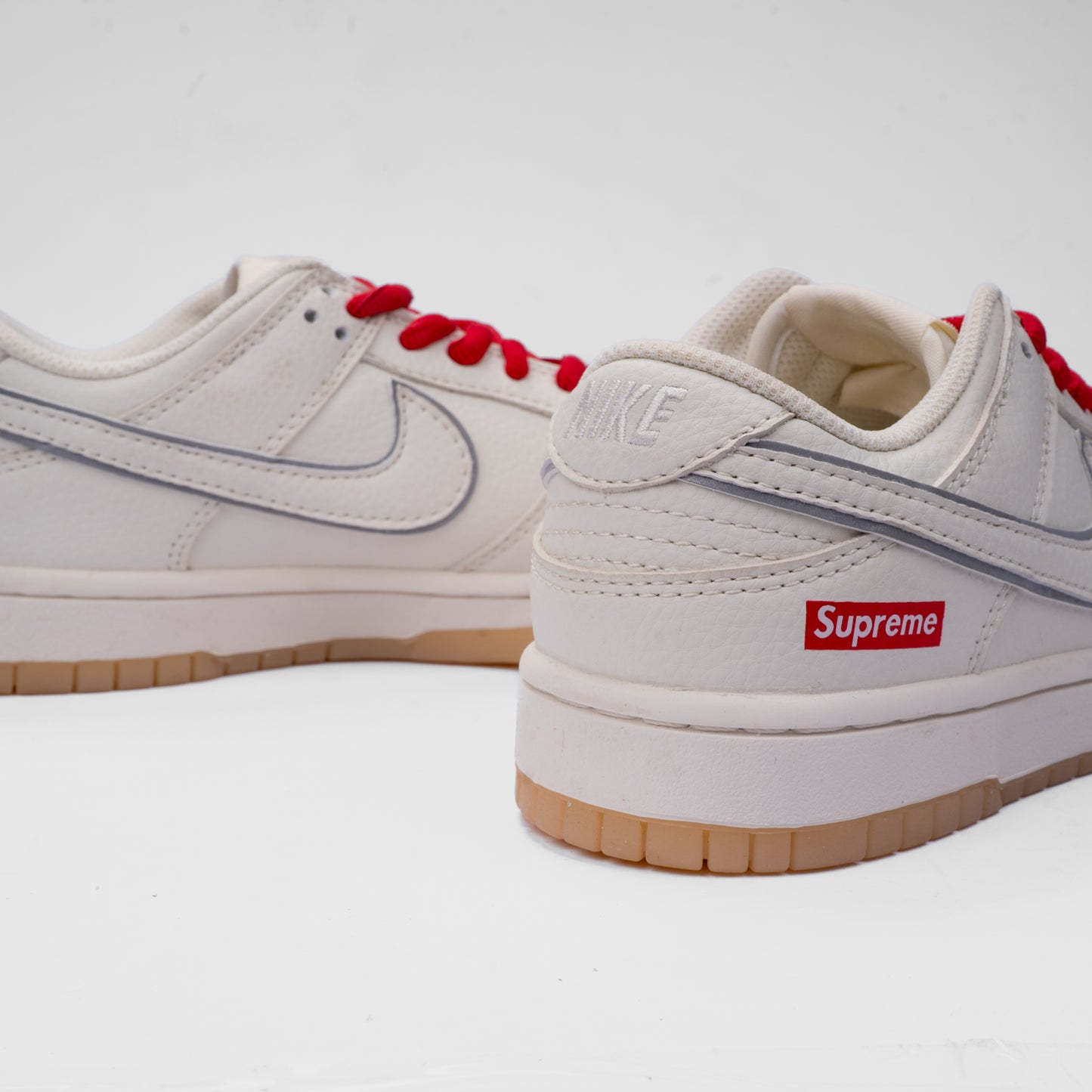 Nike SB Dunk Low x Supreme Exclusive Edition