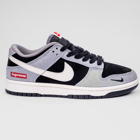 Nike SB Dunk Low x Supreme Exclusive Edition
