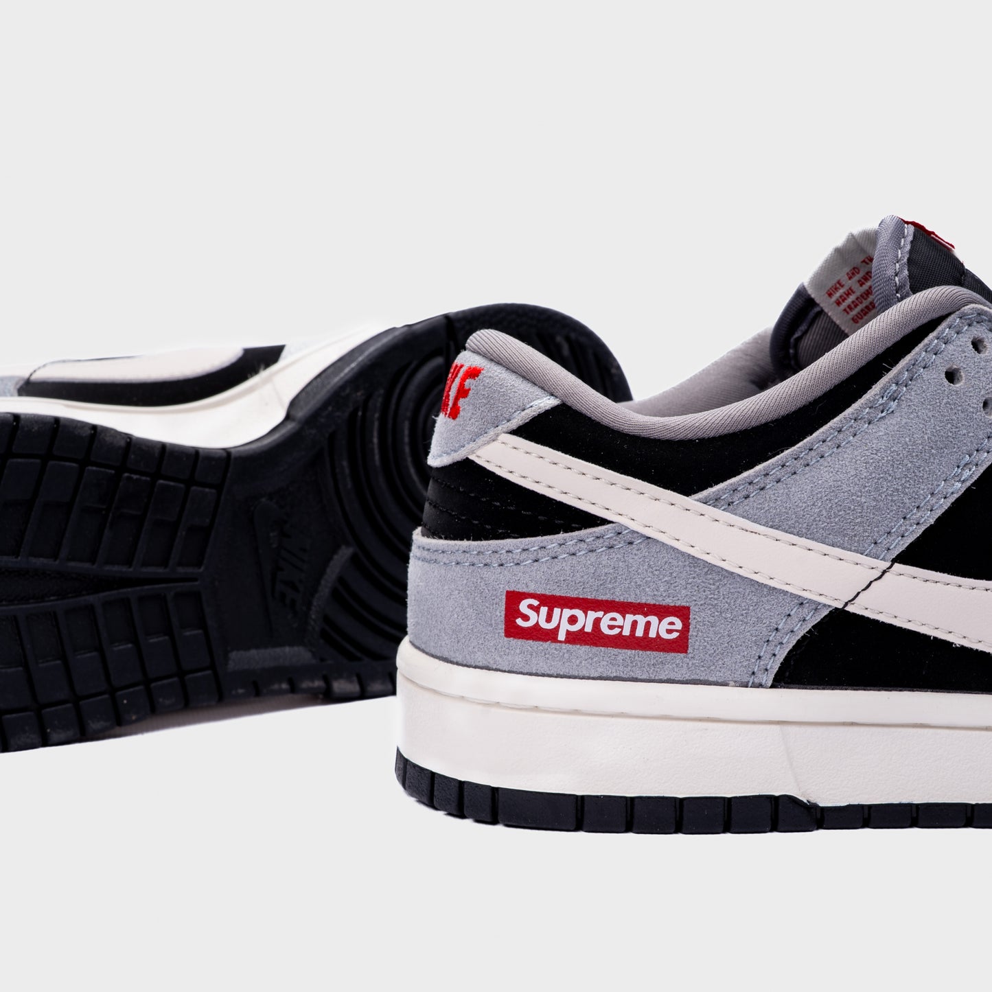 Nike SB Dunk Low x Supreme Exclusive Edition