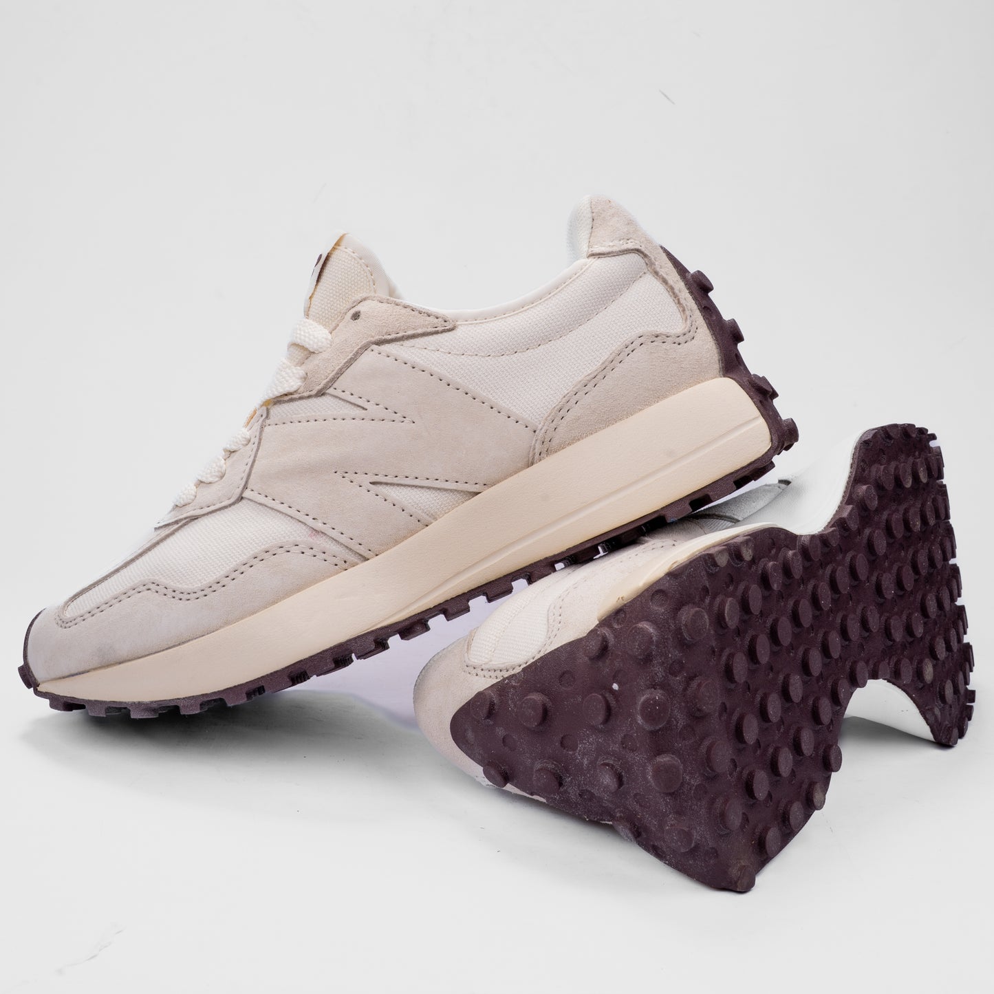New Balance 327 Retro Sneakers