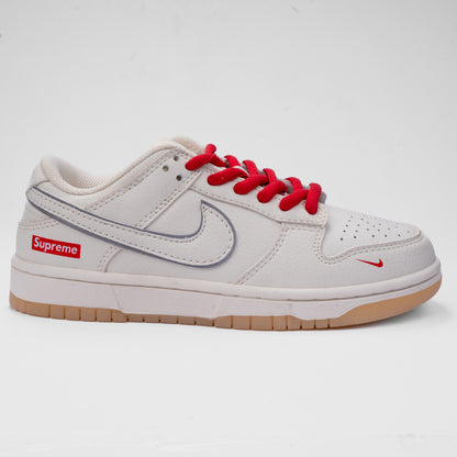 Nike SB Dunk Low x Supreme Exclusive Edition