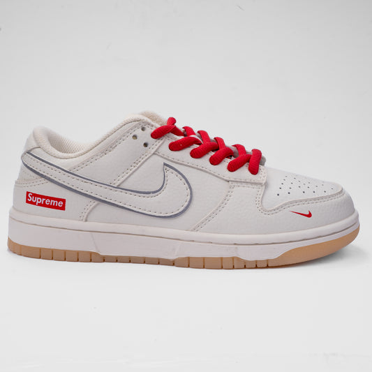Nike SB Dunk Low x Supreme Exclusive Edition