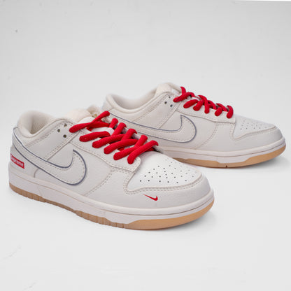 Nike SB Dunk Low x Supreme Exclusive Edition