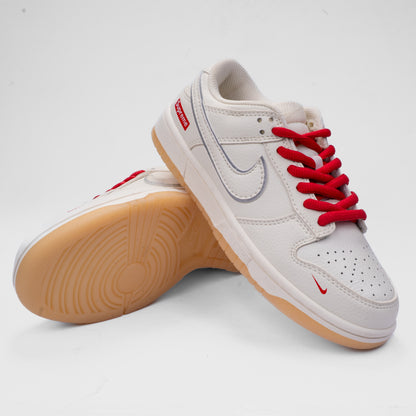 Nike SB Dunk Low x Supreme Exclusive Edition